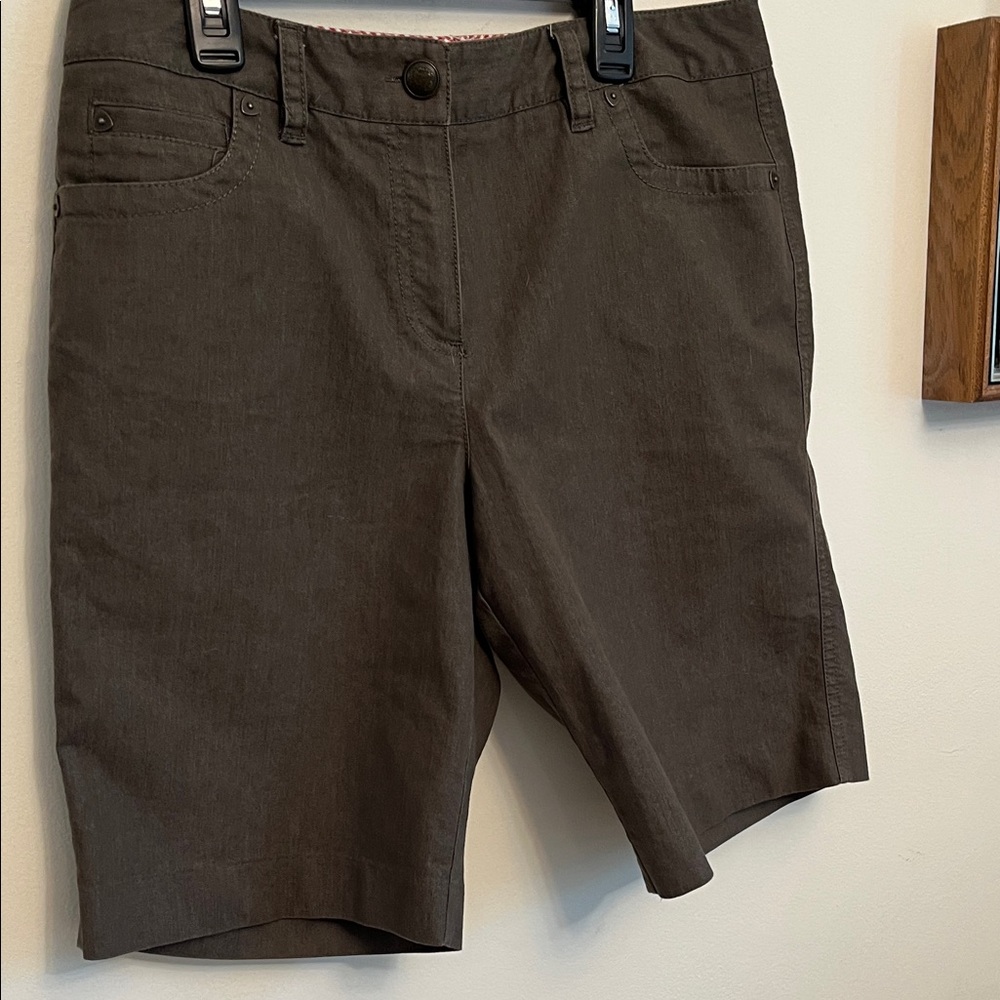 Larry Levine Petite Classic green stretch Women's Shorts